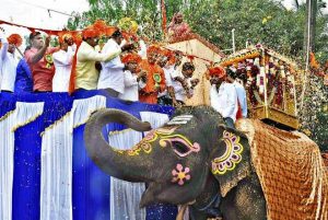 Grand Jamboo Savaris attract large numbers in Dharwad